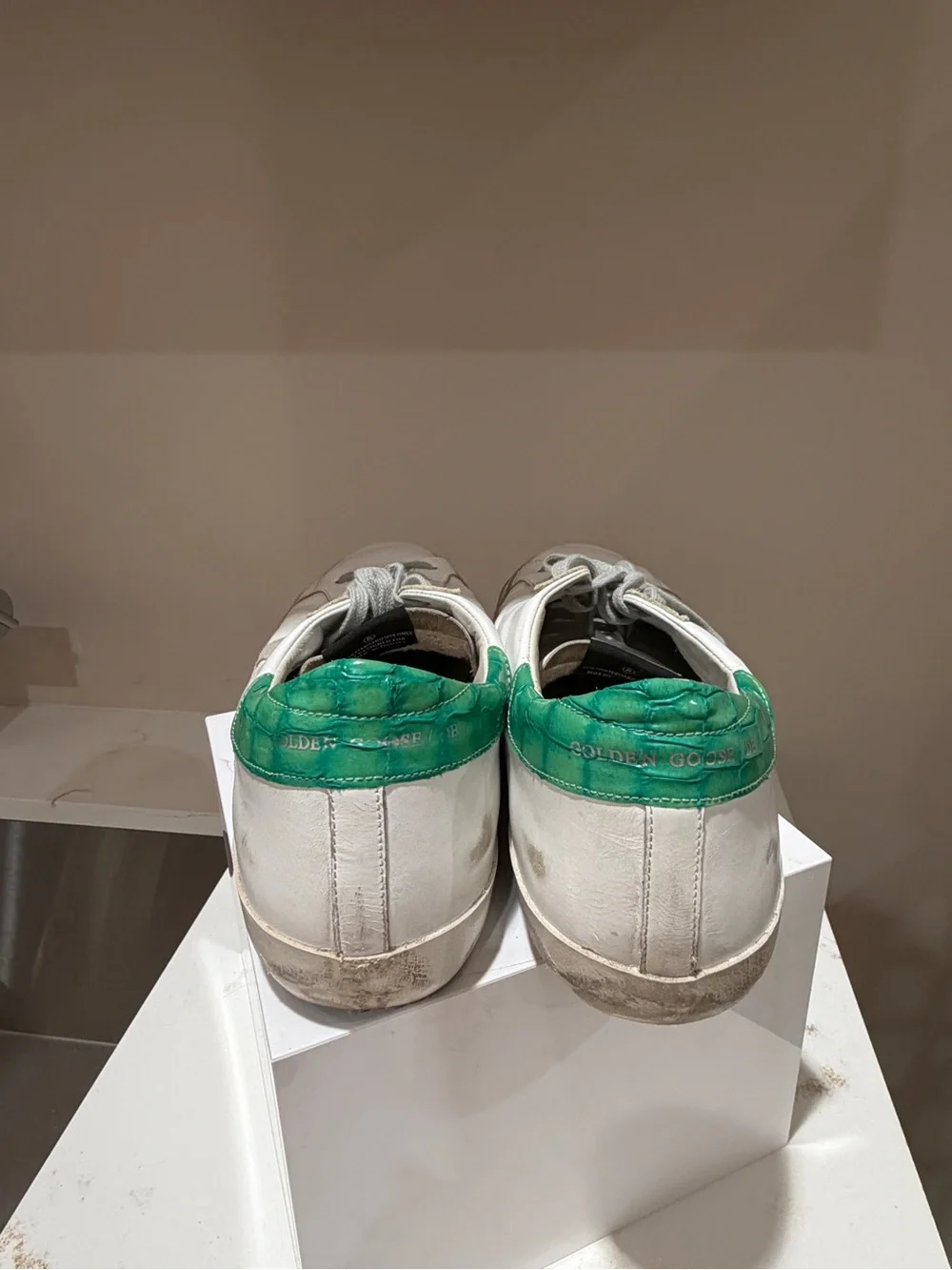 Men’s Golden Goose White Leather Low-Top Sneakers with Green Heel